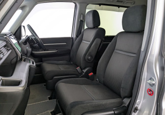 Подержанный автомобиль Honda Stepwgn 2018 года (27 фото)