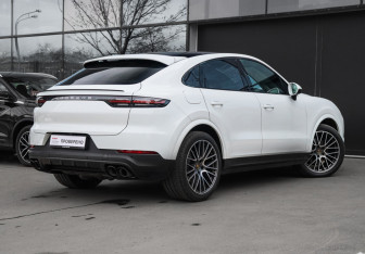 Подержанный автомобиль Porsche Cayenne 2020 года (4 фото)