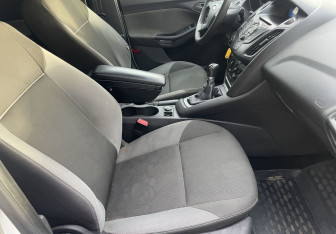 Подержанный автомобиль Ford Focus Sedan 2012 года (9 фото)