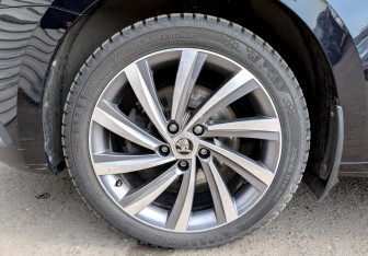 Подержанный автомобиль Skoda Octavia Liftback 2022 года (18 фото)