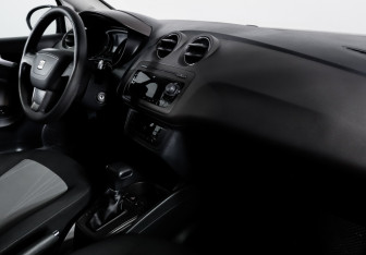 Подержанный автомобиль SEAT Ibiza Hatchback 2012 года (9 фото)