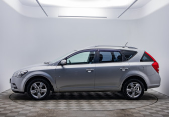 Подержанный автомобиль Kia Ceed Wagon 2011 года (8 фото)