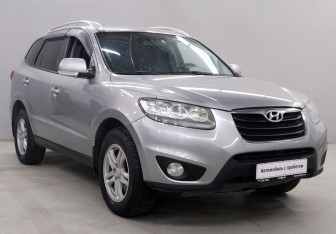 Подержанный автомобиль Hyundai Santa Fe 2010 года (3 фото)