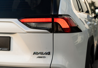 Новый Toyota RAV4 2025 (11 фото)