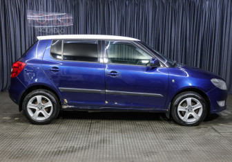 Подержанный автомобиль Skoda Fabia Hatchback 2010 года (4 фото)