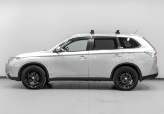 Подержанный автомобиль Mitsubishi Outlander 2014 года (8 фото)