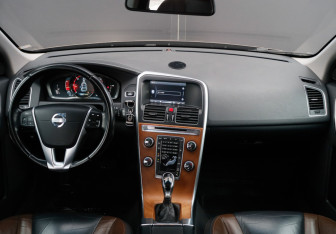 Подержанный автомобиль Volvo XC60 2013 года (19 фото)