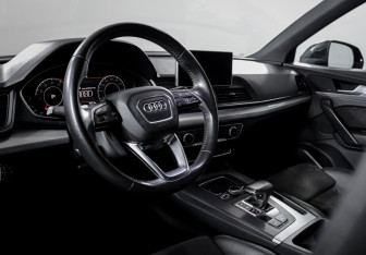 Подержанный автомобиль Audi Q5 2017 года (14 фото)