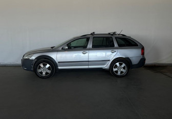 Подержанный автомобиль Skoda Octavia Wagon 2013 года (8 фото)