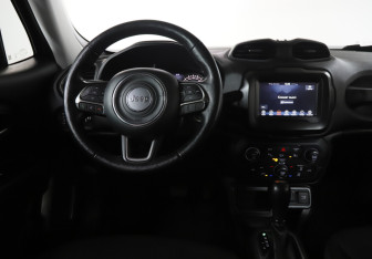 Подержанный автомобиль Jeep Renegade 2019 года (21 фото)