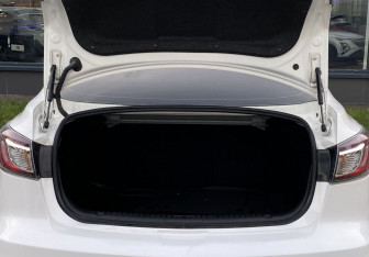 Подержанный автомобиль Mazda 3 Sedan 2012 года (10 фото)