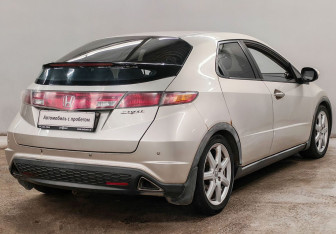 Подержанный автомобиль Honda Civic Hatchback 2008 года (5 фото)