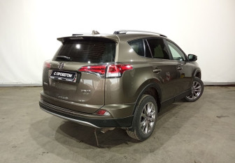 Подержанный автомобиль Toyota RAV4 2019 года (5 фото)