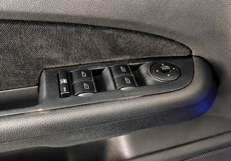 Подержанный автомобиль Ford Focus Sedan 2005 года (13 фото)