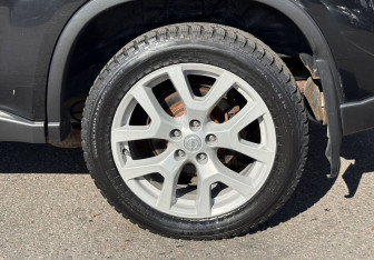 Подержанный автомобиль Nissan X-Trail 2011 года (11 фото)