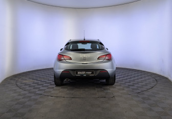 Подержанный автомобиль Opel Astra Hatchback 2012 года (6 фото)