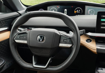 Подержанный автомобиль Changan UNI-V 2023 года (14 фото)