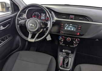 Подержанный автомобиль Kia Rio Hatchback 2021 года (24 фото)