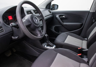 Подержанный автомобиль Volkswagen Polo Sedan 2014 года (10 фото)