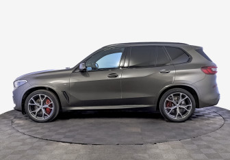 Подержанный автомобиль BMW X5 2021 года (8 фото)