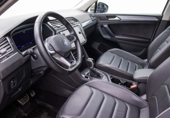 Подержанный автомобиль Volkswagen Tiguan 2021 года (10 фото)