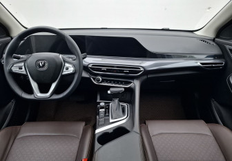 Подержанный автомобиль Changan Eado Plus 2023 года (13 фото)