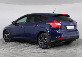 Подержанный автомобиль Ford Focus Hatchback 2012 года (7 фото)