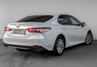 Подержанный автомобиль Toyota Camry Sedan 2022 года (5 фото)