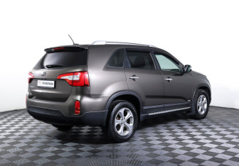 Подержанный автомобиль Kia Sorento 2013 года (5 фото)
