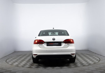 Подержанный автомобиль Volkswagen Jetta Sedan 2013 года (6 фото)