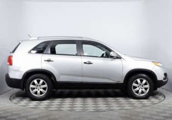 Подержанный автомобиль Kia Sorento 2011 года (4 фото)