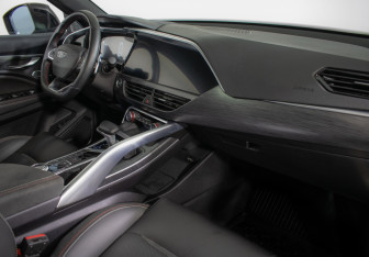 Подержанный автомобиль Geely Tugella 2023 года (9 фото)