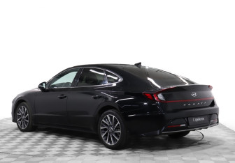 Подержанный автомобиль Hyundai Sonata 2022 года (7 фото)