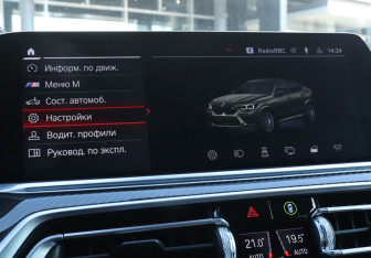 Подержанный автомобиль BMW X6 M 2021 года (24 фото)