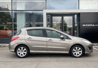 Подержанный автомобиль Peugeot 308 Hatchback 2013 года (4 фото)