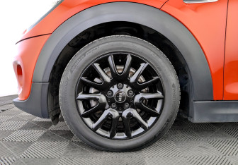 Подержанный автомобиль MINI Hatch 2021 года (18 фото)