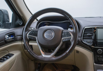 Подержанный автомобиль Jeep Grand Cherokee 2019 года (15 фото)