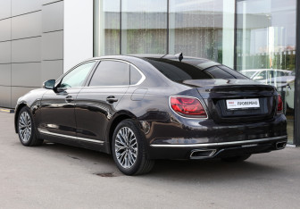 Подержанный автомобиль Kia K900 2019 года (7 фото)