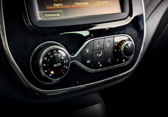 Подержанный автомобиль Renault Kaptur 2017 года (25 фото)