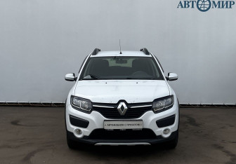 Подержанный автомобиль Renault Sandero 2017 года (2 фото)
