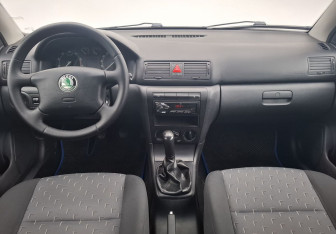 Подержанный автомобиль Skoda Octavia Liftback 2008 года (12 фото)