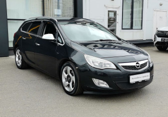Подержанный автомобиль Opel Astra Wagon 2012 года (3 фото)