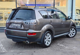 Подержанный автомобиль Mitsubishi Outlander 2011 года (8 фото)