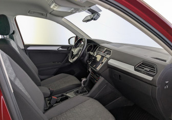 Подержанный автомобиль Volkswagen Tiguan 2021 года (11 фото)