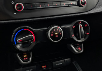 Подержанный автомобиль Kia Rio Hatchback 2021 года (20 фото)