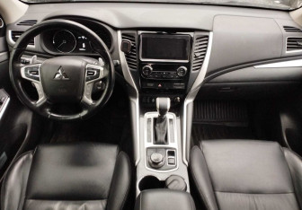 Подержанный автомобиль Mitsubishi Pajero Sport 2019 года (9 фото)
