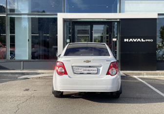 Подержанный автомобиль Chevrolet Aveo Sedan 2014 года (6 фото)