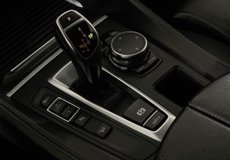 Подержанный автомобиль BMW X6 2016 года (17 фото)