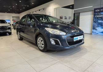 Подержанный автомобиль Peugeot 308 Hatchback 2012 года (3 фото)