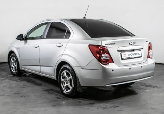 Подержанный автомобиль Chevrolet Aveo Sedan 2015 года (7 фото)